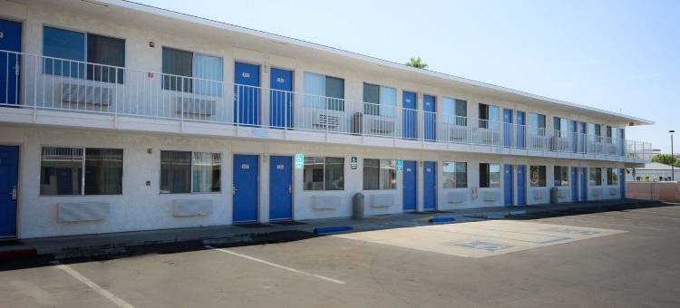 图莱里6号汽车旅馆(Tulare, CA)图片