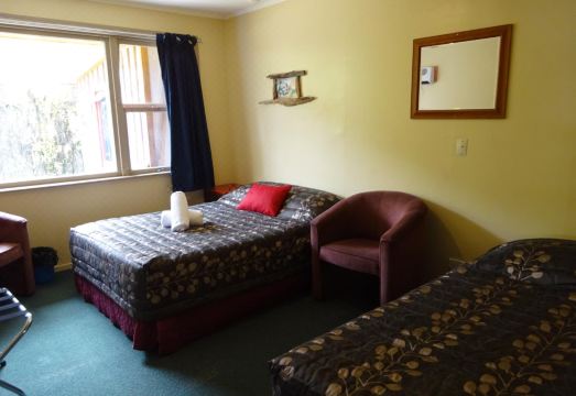 Glow Worm Accommodation Hotel Overview
