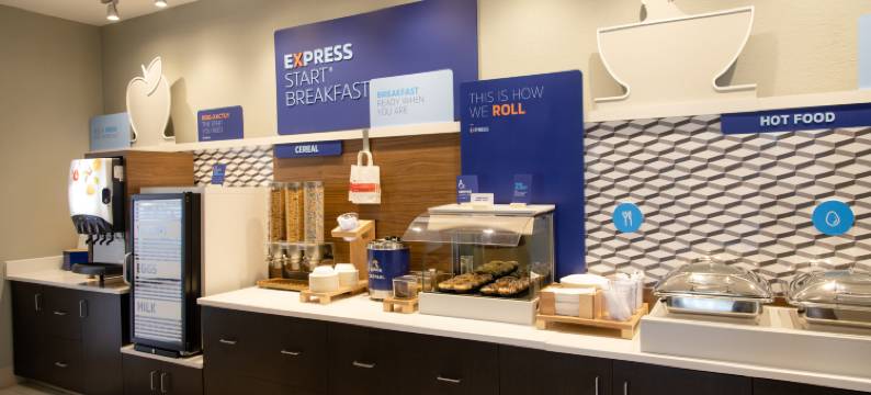 Holiday Inn Express 马什菲尔德(斯普林菲尔德区)(Holiday Inn Express MARSHFIELD (SPRINGFIELD AREA) by IHG)图片