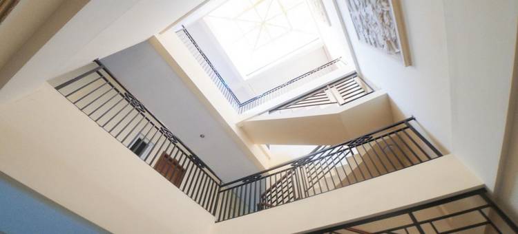 红多兹Plus酒店-近格林普拉姆卡广场购物中心(RedDoorz Plus Near Green Pramuka Square Mall)图片