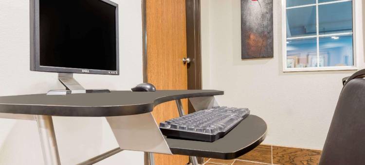 温菲尔德-奎尔里奇区温德姆速 8 酒店(Super 8 by Wyndham Winfield/Quail Ridge Area)图片