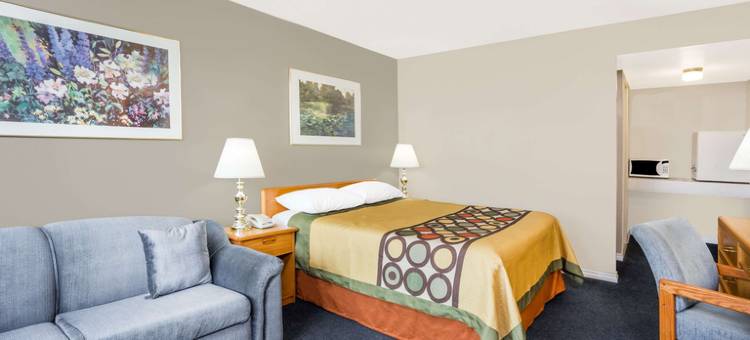 魁斯内尔温德姆速8酒店(Super 8 by Wyndham Quesnel BC)图片