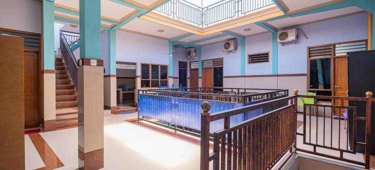 红多兹伊斯兰酒店-近新埠头阿伦阿伦(RedDoorz Syariah Near Alun-Alun Bojonegoro)图片