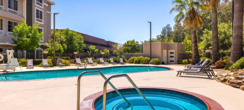 圣塔克拉里塔拉昆塔温德姆套房酒店(La Quinta Inn & Suites by Wyndham Santa Clarita - Valencia)图片