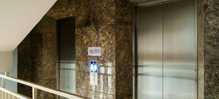 Votel Hotel Charis Tuban图片