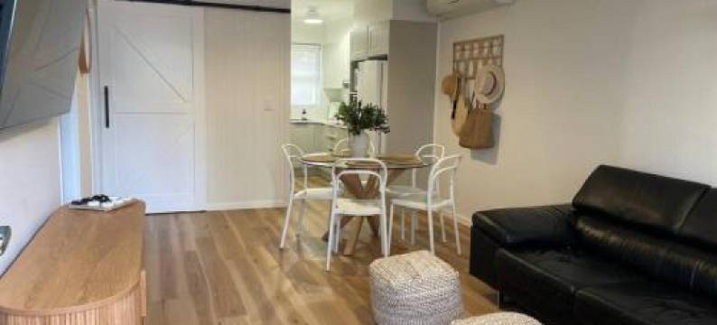 'Rocks Retreat' - Dunbar Court Unit 2 - Renovated & Centrally Located图片