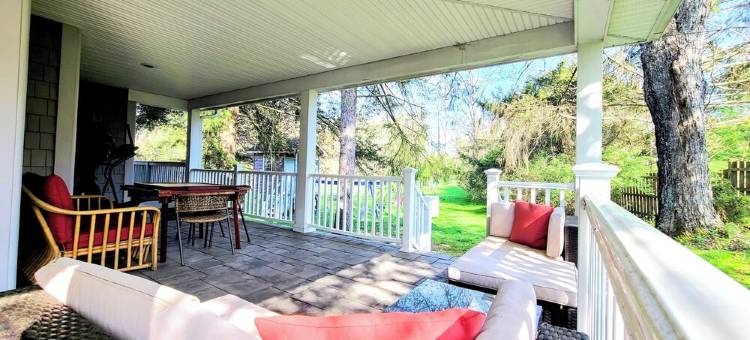 Spacious Family Retreat on 7.5 Private Acres Sleeps 10+ Pool/Hot Tub/Sauna/GR图片