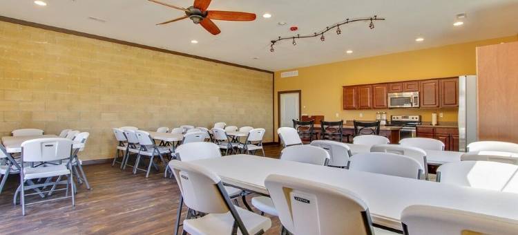 Sdc湖景无台阶入户带泳池可住9人家庭优选民宿(Family Favorite! Walk-in- Lakeview-Condo-Sleeps 9-Pools-Near Sdc)图片