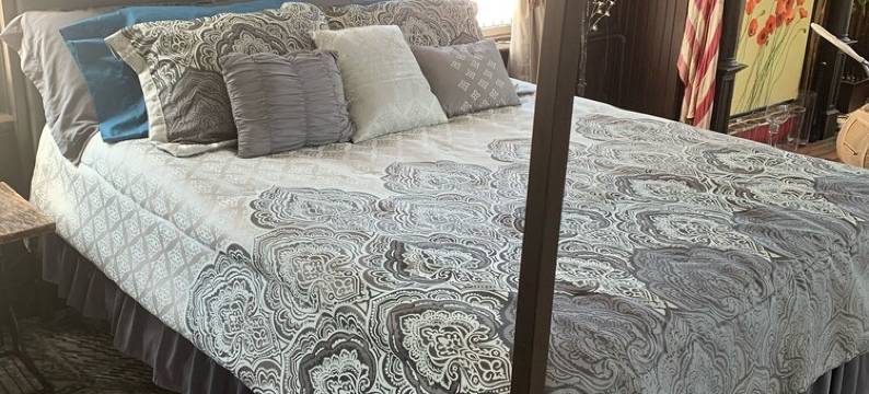 The Pythian Building Penthouse Apt. is centrally located on the city square.图片