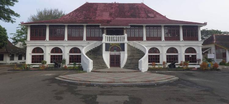 红多兹酒店-近巨港机场2号(RedDoorz Near Palembang Airport 2)图片