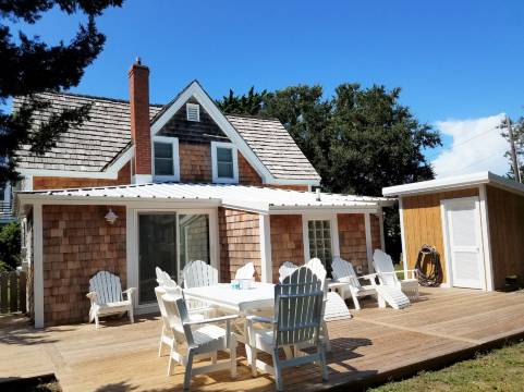 Charming Island Cottage with Harbor Access - Inviting Historic Retreat