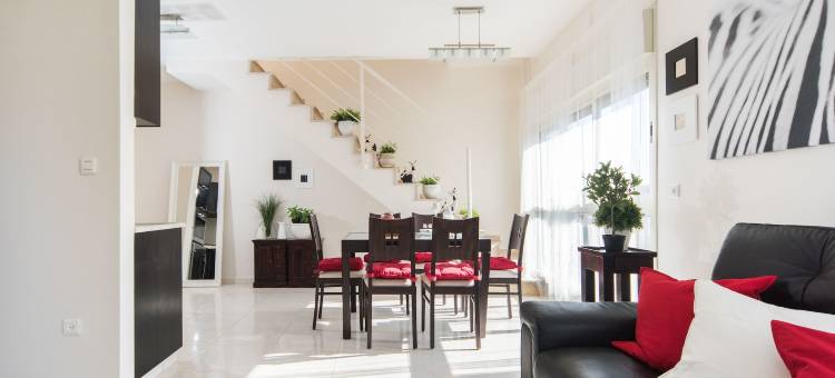 距离海滩3分钟的宽敞复式公寓带露台(Spacious Duplex with Terrace 3-Min from the Beach)图片