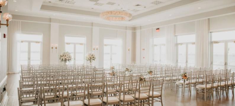 纽波特古尔尼海滨度假村(Newport Harbor Island Resort)图片