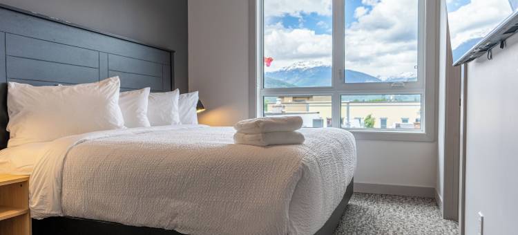 Basecamp套房雷夫尔斯托克(Basecamp Suites Revelstoke)图片