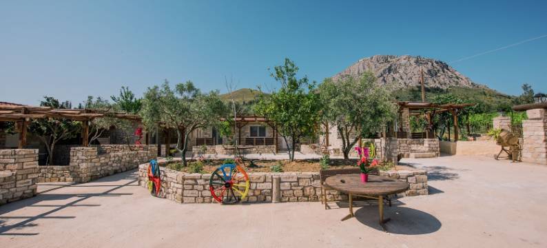 Acro科林斯湾公寓(Acrocorinth Apartments)图片