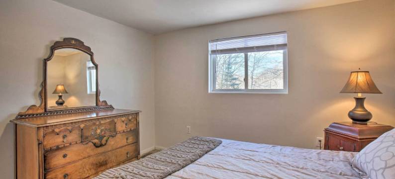 位于雪上移动车及全地形车路径上的北方湖居民房(Lakes of the North Home on Snowmobile and Atv Trail!)图片