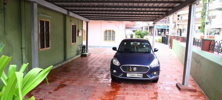 斯里萨普塔吉里旅馆(Sri Sapthagiri Lodge)图片