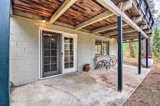 山坡藏身处:温暖舒适的露台湖小木屋(Hillside Hideaway Warm and Cozy Terrace Lakes Cabin)