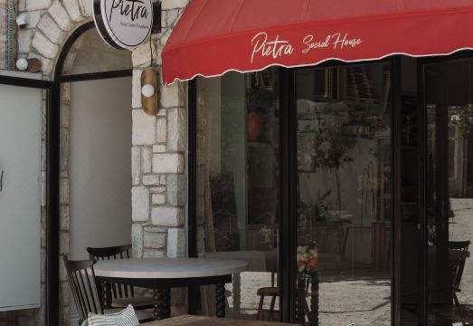 Pietra Social House Hotel Overview