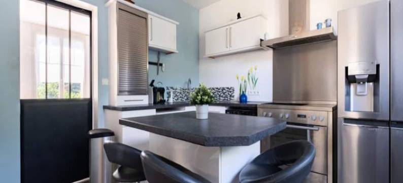 Houses & Villas for 8 People图片