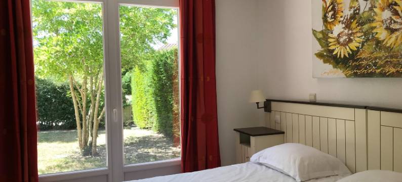 Villa in Les Forges with Golf & Pool Access图片