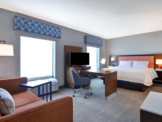 克利尔沃特圣彼得堡乌尔默顿路欢朋套房酒店