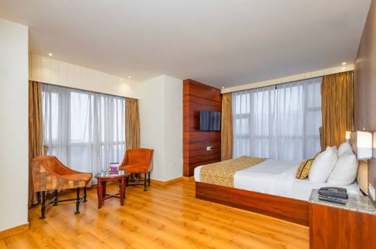 Sumitel Vista 距离购物街800米(Sumitel Vista 800m from Mall Road)