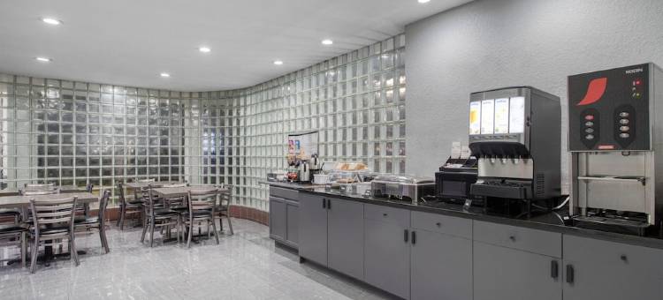 速8斯普林/伍德兰市酒店by Wyndham(Super 8 by Wyndham Spring / the Woodlands)图片