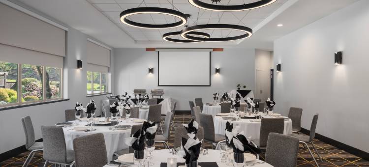维多利亚麋鹿湖套房酒店(Holiday Inn VICTORIA – ELK LAKE by IHG)图片