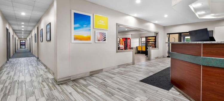 近堪萨斯赛道温德姆戴斯酒店(Days Inn by Wyndham Near Kansas Speedway)图片