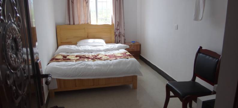 元谋浪巴铺土林席草地农家乐图片