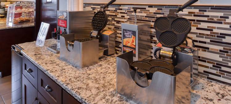 肯纳威克三城品质酒店及套房(Quality Inn & Suites Kennewick Tri-Cities)图片