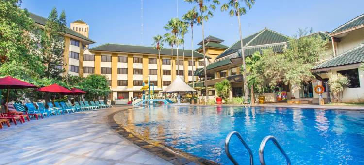普尔瓦卡达普莱姆广场酒店(Prime Plaza Hotel Purwakarta)图片