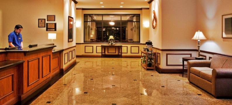 洲际酒店集团智选假日酒店及套房奥基乔比湖(Holiday Inn Express & Suites LAKE OKEECHOBEE by IHG)图片