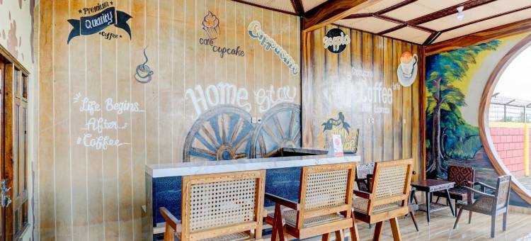 OYO 90303 科拉姆潘金阿巴咖啡厅和家庭旅馆(OYO 90303 Cafe & Homestay Kolam Pancing Abah)图片