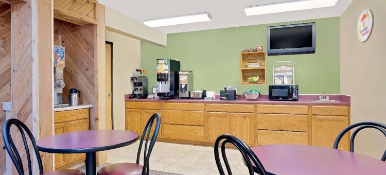 厄斯维尔速8酒店(Super 8 by Wyndham Dyersville Near Field of Dreams)图片