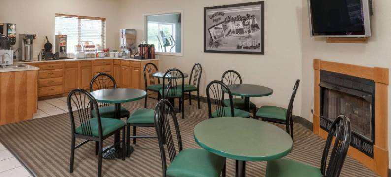 亨廷顿温德姆速8酒店(Super 8 by Wyndham Huntington)图片