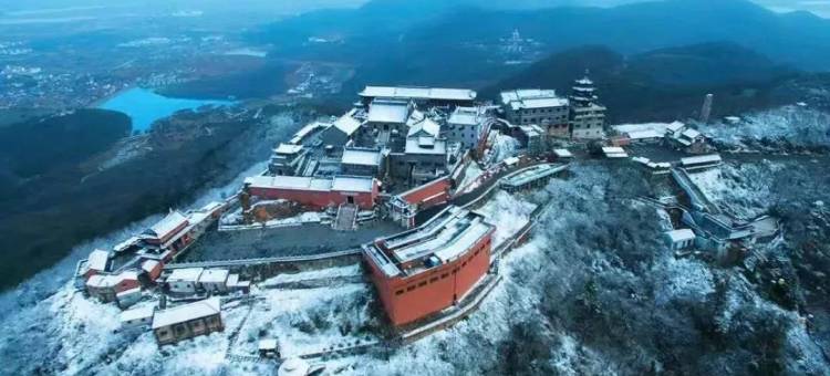 句容顶宫观日悬崖民宿图片