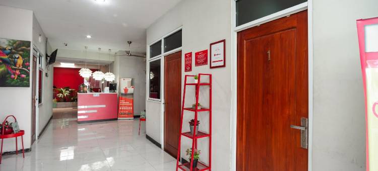 克拉帕加丁附近瑞德多兹普拉斯酒店(RedDoorz Plus Near Mall Kelapa Gading)图片