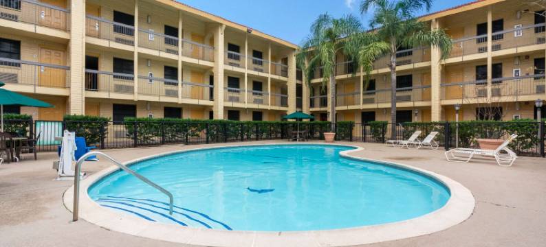 北伍德兰兹温德姆速 8 酒店(Super 8 by Wyndham The Woodlands North)图片