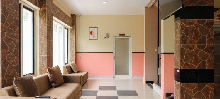 红门酒店尼尔丛林水上乐园茂物(RedDoorz Near the Jungle Waterpark Bogor)图片