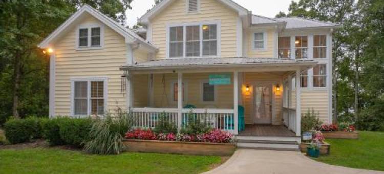 Modern Farmhouse Style Chalet with Amazing Kentucky Lake Views - Dock, Hottub and Firepit!图片