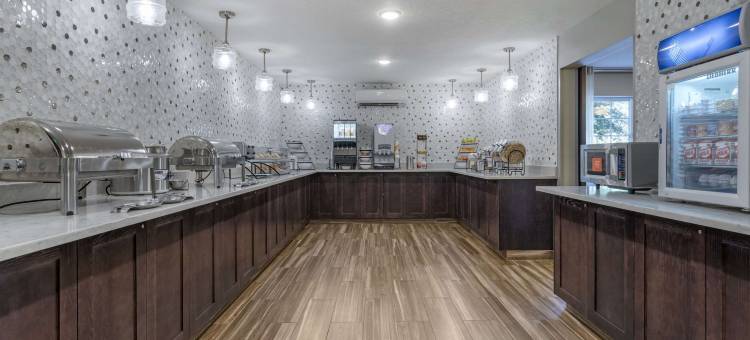 图拉丁-南奥斯威戈湖舒适套房酒店(Comfort Inn & Suites Tualatin - Lake Oswego South)图片