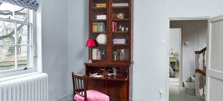 Outstanding historic townhouse in city centre next to York Minster (sleeps 2-8)图片