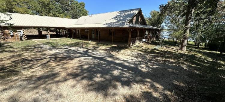 Beautiful Log Home on Lake Limestone. With a full house Back-up Generator.图片