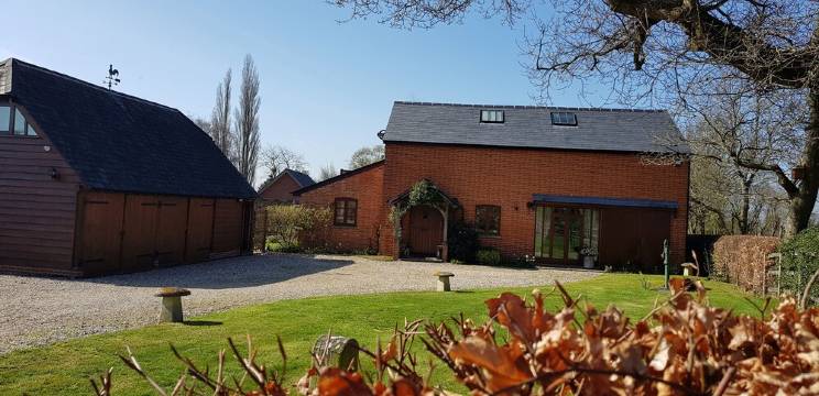 Beautifully presented, countryside, self-contained, 1-bed apartment