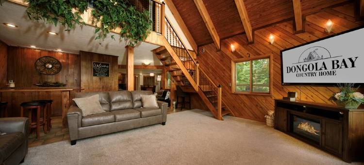 HotTub! FirePit, Private 2.5 acre Pond, 2 Kayaks! GameRoom! Slps12+图片