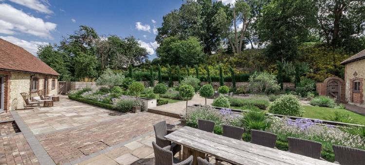 Stunning 6 bedroom converted barn nestled in Souths Downs; 5,000+ sq ft; 9 acres图片