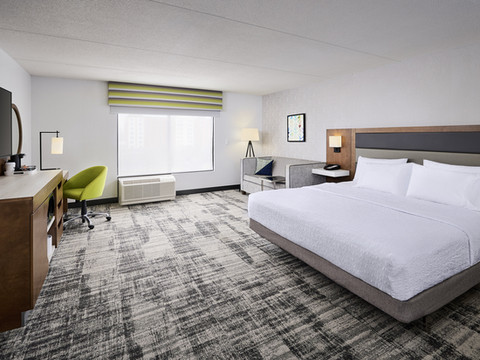 温莎希尔顿欢朋套房酒店