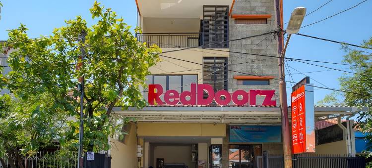 红多兹酒店靠近艾尔朗加大学校园(RedDoorz Syariah Near Airlangga University Campus B)图片